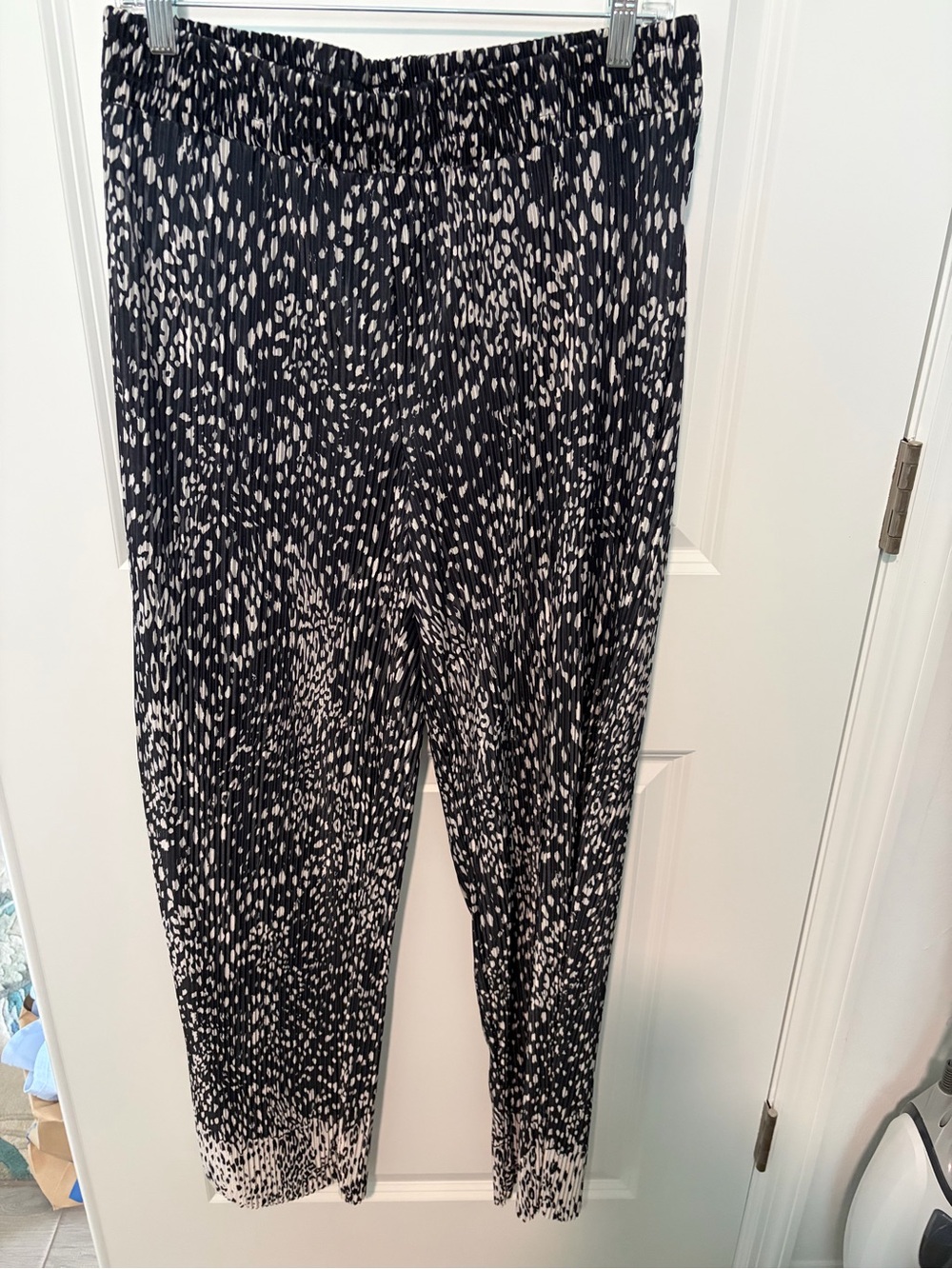 Black & White Patterned Pleated Women's Pants